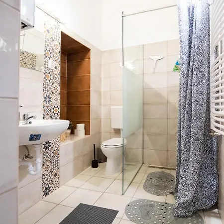 Apartment Center- Historic Jewish Quarter *